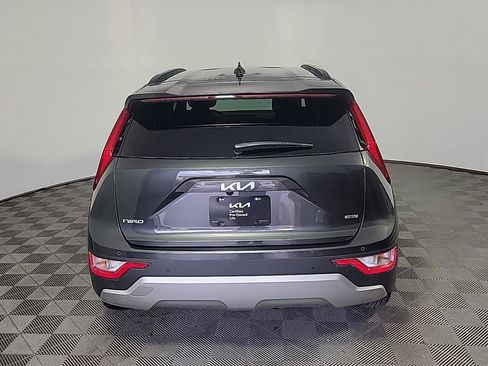 Used 2023 Kia Niro EX FWD image 5
