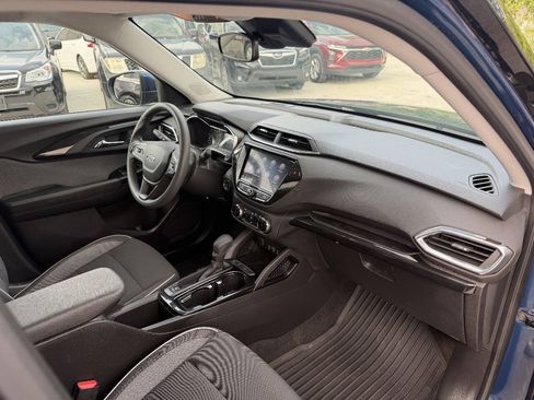 Used 2021 Chevrolet TrailBlazer LT w/ Convenience Package FWD image 9
