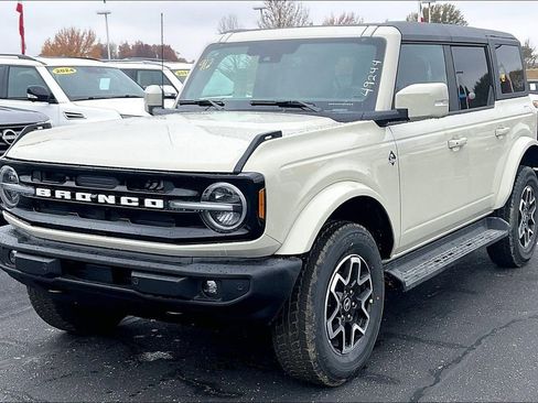 New 2025 Ford Bronco Outer Banks image 2