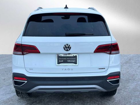 Used 2024 Volkswagen Taos SE image 4
