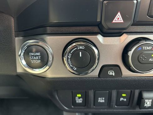 Used 2022 Toyota Tacoma Limited image 20