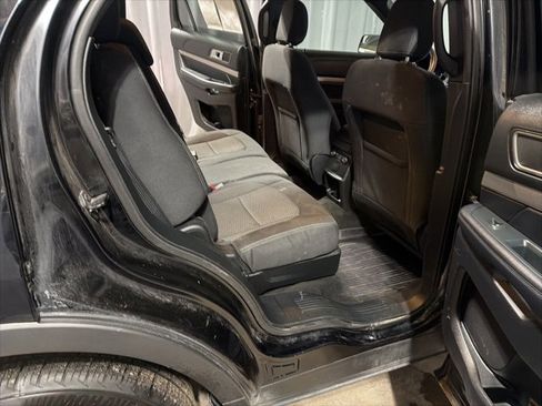 Used 2018 Ford Explorer XLT image 15