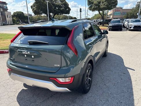 Used 2024 Kia Niro EX FWD image 5