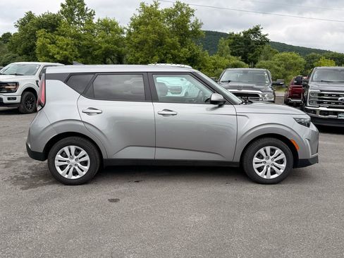 Used 2024 Kia Soul LX FWD image 4