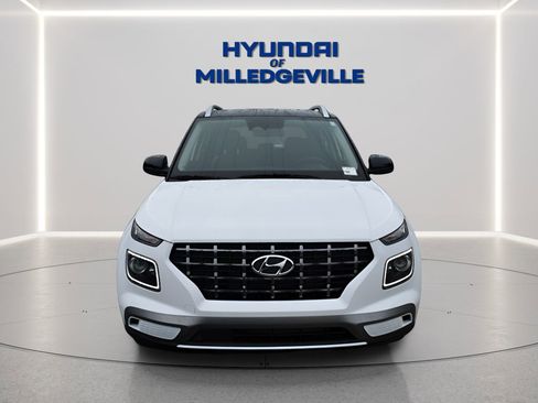 Used 2025 Hyundai Venue Limited FWD image 7