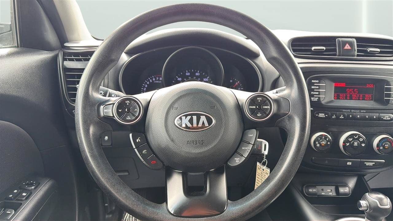 Used 2016 Kia Soul FWD image 23