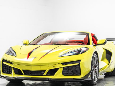 Used 2024 Chevrolet Corvette Z06 w/ Z07 Performance Package RWD image 5