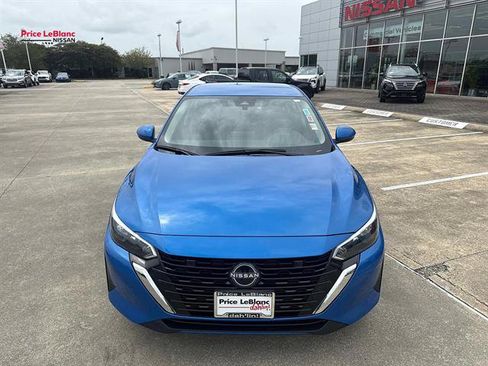 Used 2025 Nissan Sentra SV FWD image 2