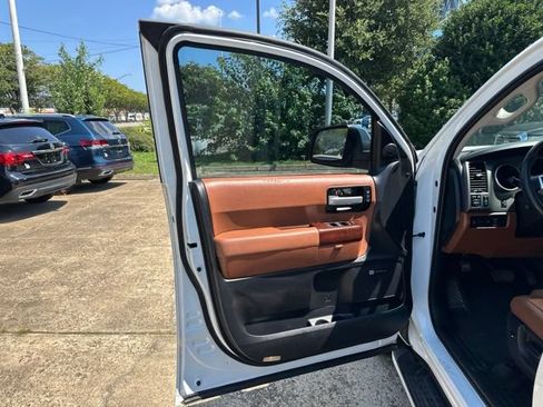 Used 2017 Toyota Sequoia Platinum RWD image 31