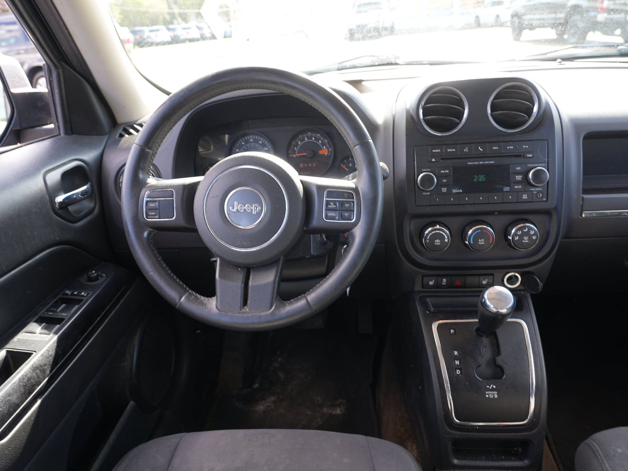 Used 2016 Jeep Patriot Latitude FWD image 17