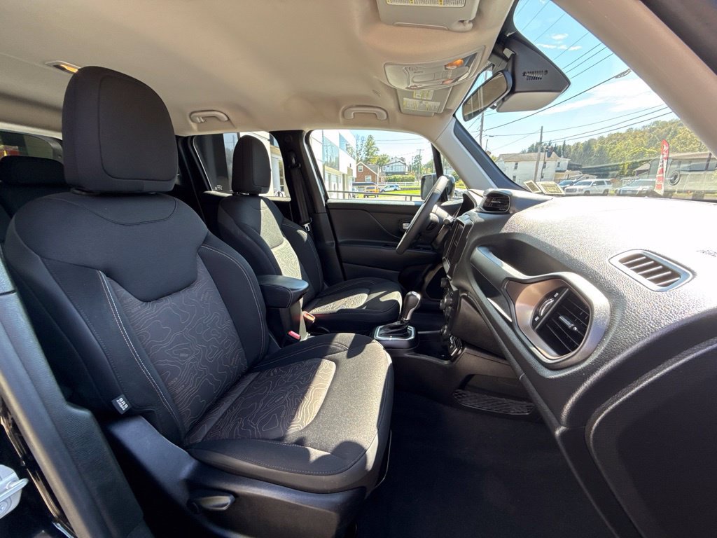 Used 2023 Jeep Renegade Latitude AWD/4WD image 30