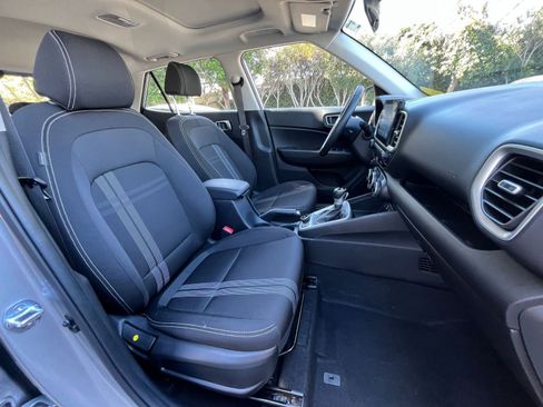 Used 2025 Hyundai Venue SEL image 35