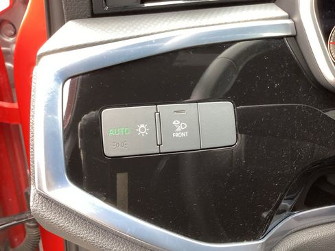 Used 2024 Audi Q3 2.0T Premium Plus w/ Premium Plus Package image 31