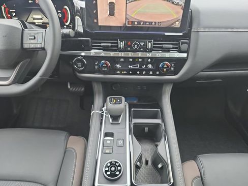 New 2026 Nissan Pathfinder Platinum AWD/4WD image 3