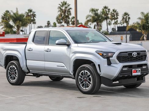New 2025 Toyota Tacoma TRD Sport image 4