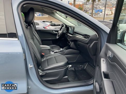 Used 2025 Ford Escape SE image 54