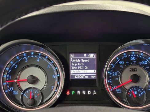Used 2014 Chrysler Town & Country Touring-L FWD image 29