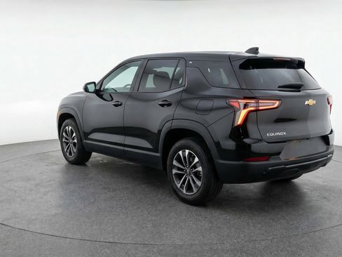 Used 2025 Chevrolet Equinox LT image 6