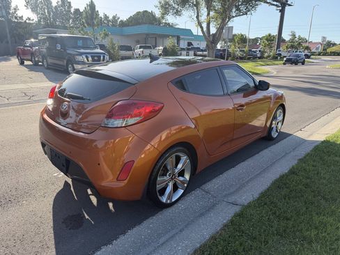 Used 2012 Hyundai Veloster w/ Style Pkg FWD image 3