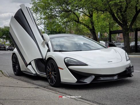 Used 2016 McLaren 570S Coupe RWD image 2