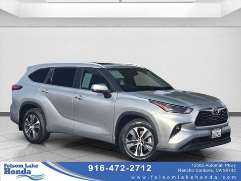 Used 2022 Toyota Highlander XLE image 1
