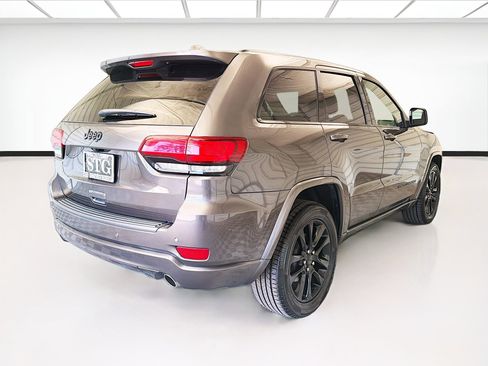 Used 2021 Jeep Grand Cherokee Laredo X RWD image 4