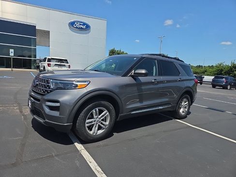 Used 2021 Ford Explorer XLT w/ Equipment Group 202A AWD/4WD image 3