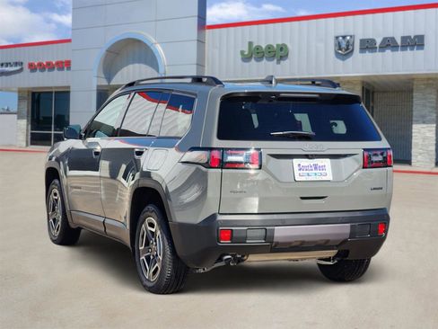New 2026 Jeep Cherokee Laredo image 5