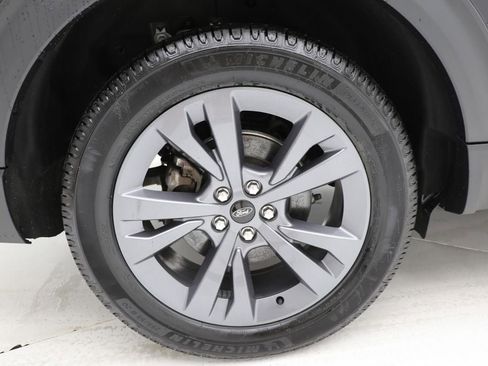 Used 2023 Ford Explorer XLT w/ Equipment Group 202A AWD/4WD image 9