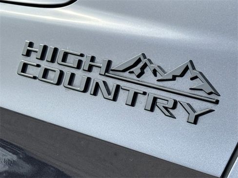 Used 2022 Chevrolet Suburban High Country image 6