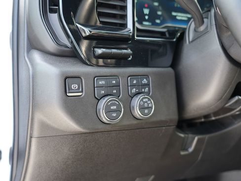 Used 2024 Chevrolet Silverado 2500 ZR2 w/ Technology Package image 16