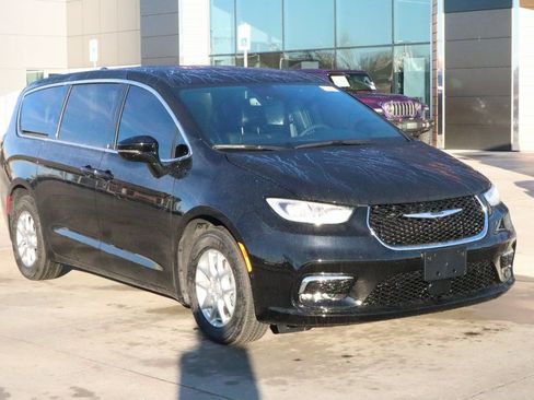 New 2026 Chrysler Pacifica Select FWD image 1