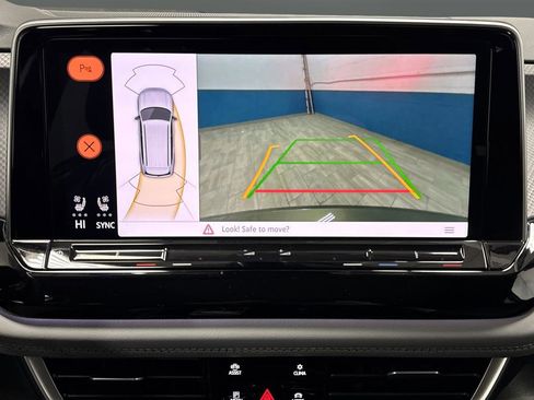 Used 2024 Volkswagen Atlas Peak Edition SE image 10