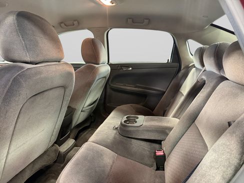 Used 2009 Chevrolet Impala LT FWD image 32