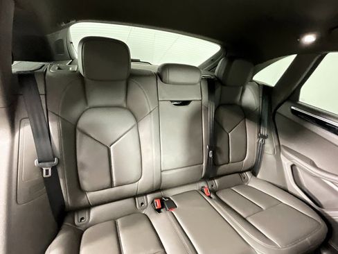 Used 2020 Porsche Macan image 22