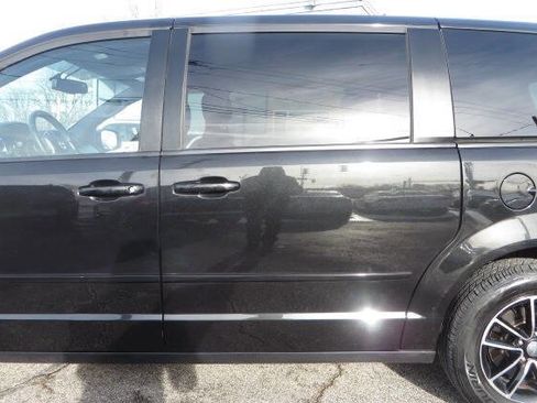 Used 2015 Dodge Grand Caravan SXT w/ Blacktop Package image 28