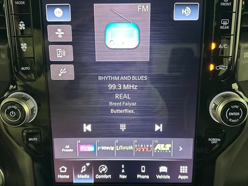 Used 2025 RAM 1500 Laramie AWD/4WD image 27