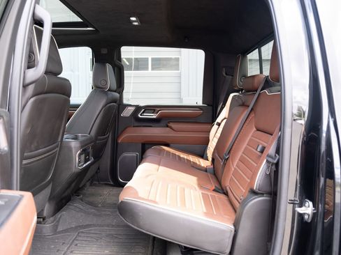 Used 2024 GMC Sierra 3500 Denali Ultimate AWD/4WD image 16