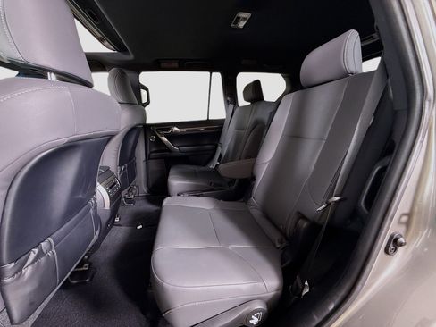 Used 2023 Lexus GX 460 Premium w/ Accessory Package AWD/4WD image 23