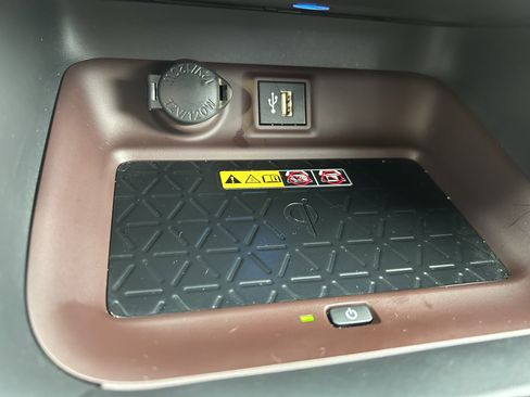 Used 2025 Toyota RAV4 Limited w/ Advanced Technology Package AWD/4WD image 30