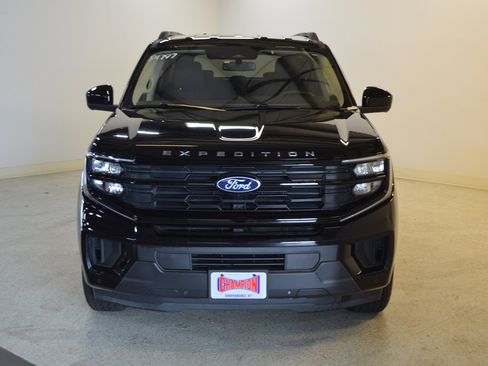 Used 2025 Ford Expedition Max Active AWD/4WD image 8