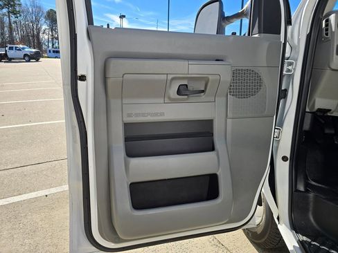 Used 2024 Ford E-350 and Econoline 350 Super Duty w/ Power Windows & Locks Group image 31