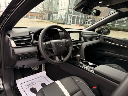 Used 2025 Toyota Camry SE image 40