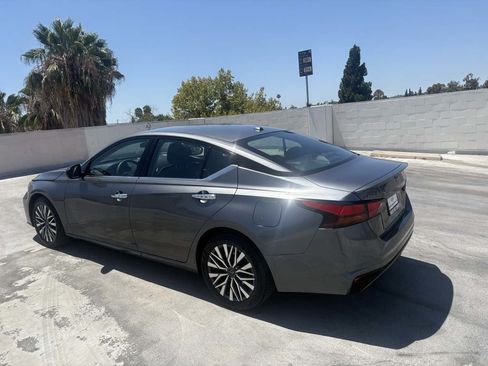 Used 2025 Nissan Altima 2.5 SV FWD image 10