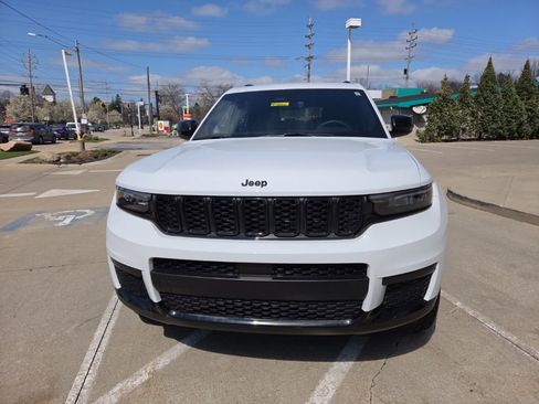 Used 2024 Jeep Grand Cherokee L Altitude image 4