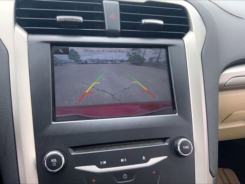 Used 2015 Ford Fusion SE image 27