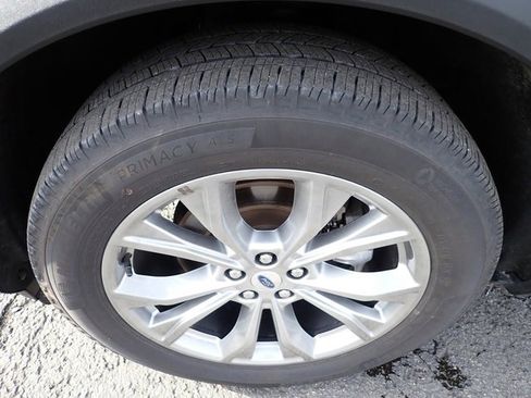 Certified 2022 Ford Explorer Limited w/ Equipment Group 301A image 12