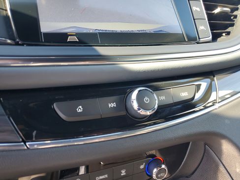 Used 2024 Buick Enclave Essence image 33