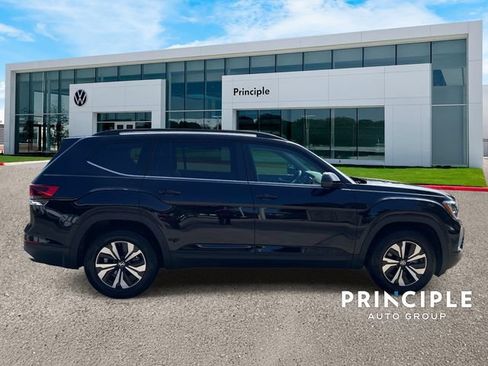 Certified 2025 Volkswagen Atlas SE FWD image 5
