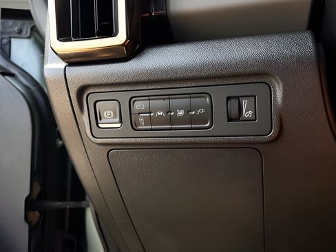 Used 2024 GMC Hummer EV 3X w/ LPO, Illumination Package AWD/4WD image 19